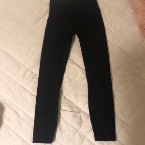 Black lululemons